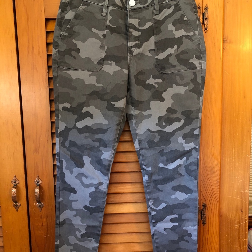 Seven Jeans Camo Cargo Pants 🌺🌺